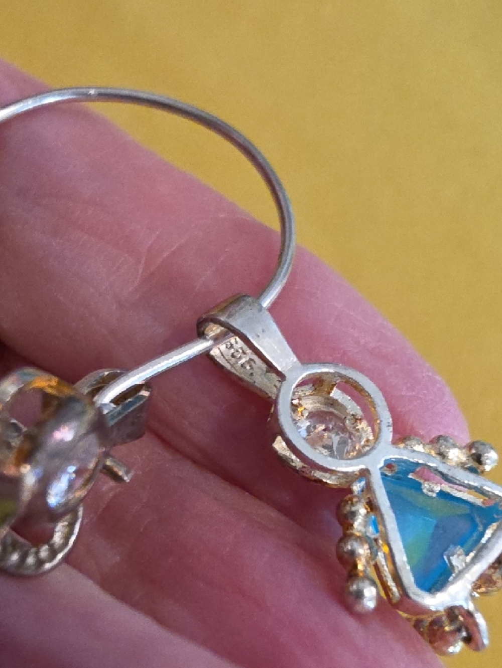 Vintage 925 Silver "Mom" Pin Featuring Three Dangling Charms - All Stamped 925 - Picture 6 of 10